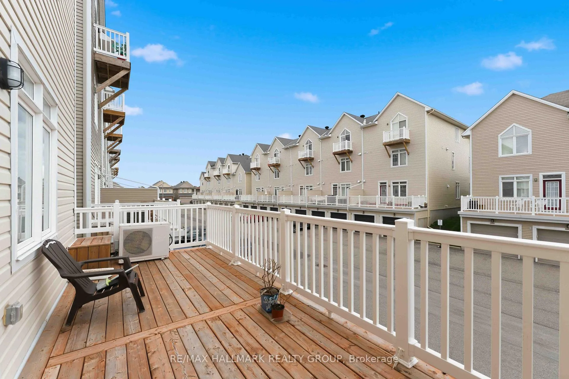 Photo 21 of 137 Eye Bright Crescent, Ottawa, Riverside South/Gloucester Glen — HOMEH