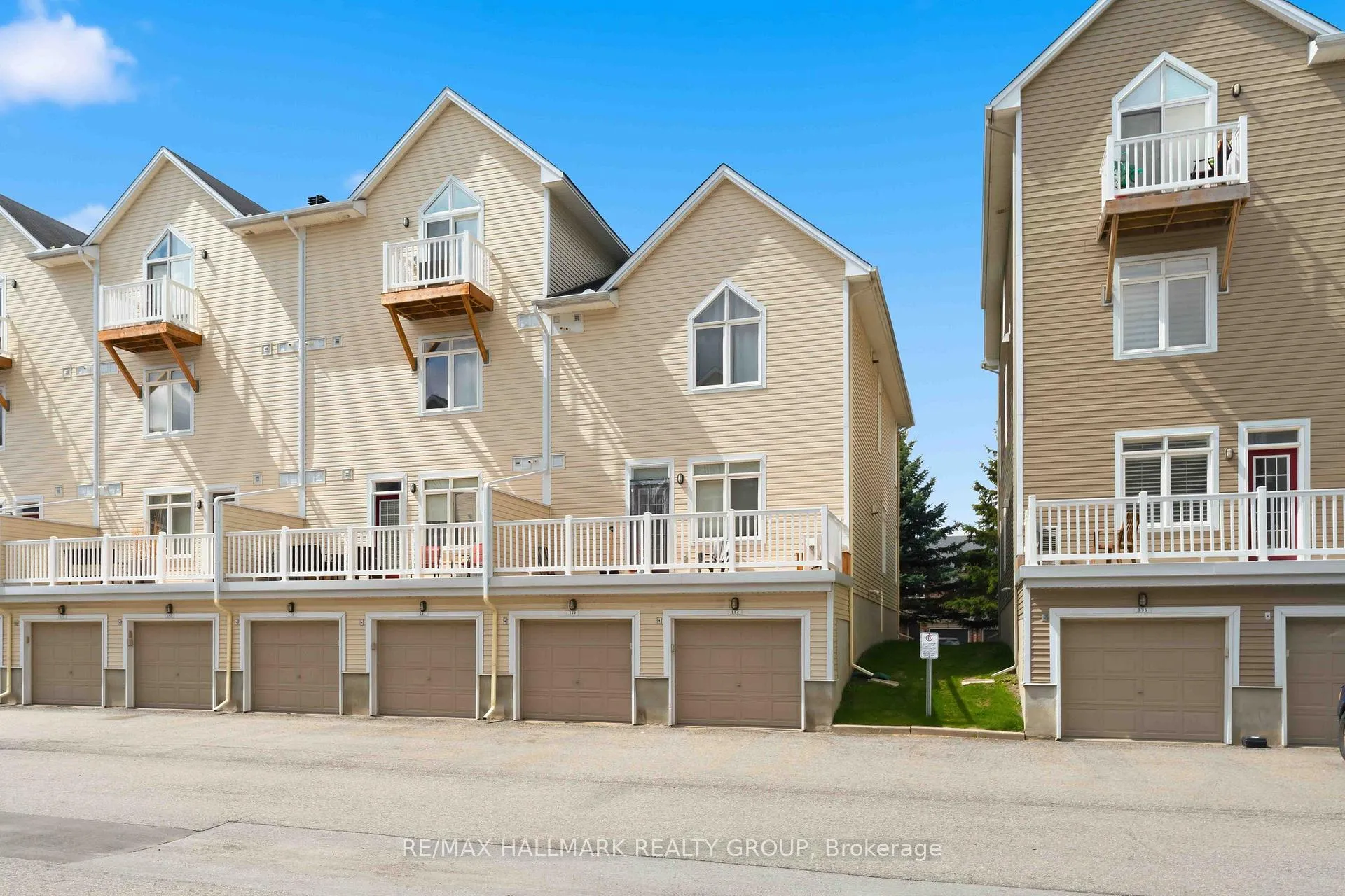 Photo 22 of 137 Eye Bright Crescent, Ottawa, Riverside South/Gloucester Glen — HOMEH