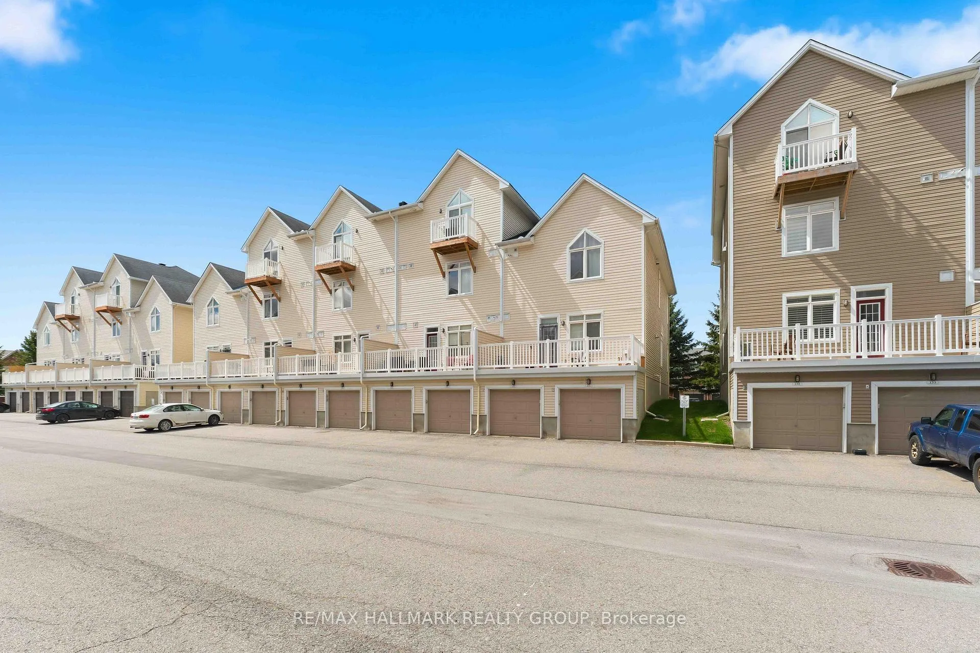 Photo 23 of 137 Eye Bright Crescent, Ottawa, Riverside South/Gloucester Glen — HOMEH