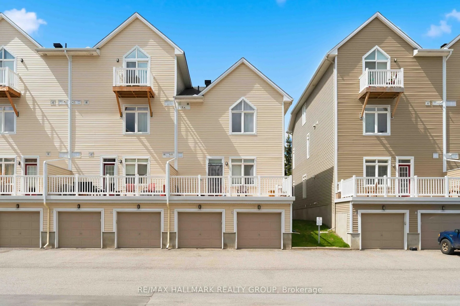 Photo 24 of 137 Eye Bright Crescent, Ottawa, Riverside South/Gloucester Glen — HOMEH