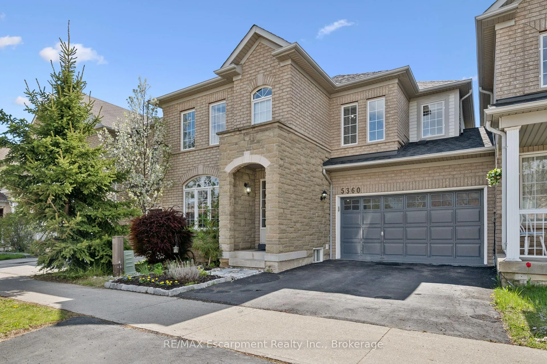 Photo 2 of 5360 Dryden Avenue, Burlington, Orchard — HOMEH