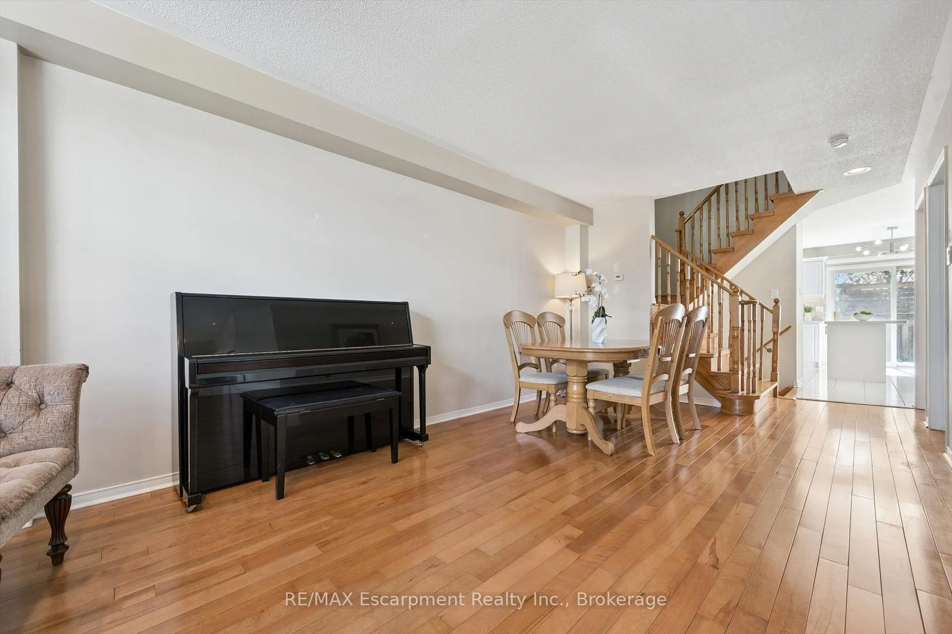 Photo 6 of 5360 Dryden Avenue, Burlington, Orchard — HOMEH