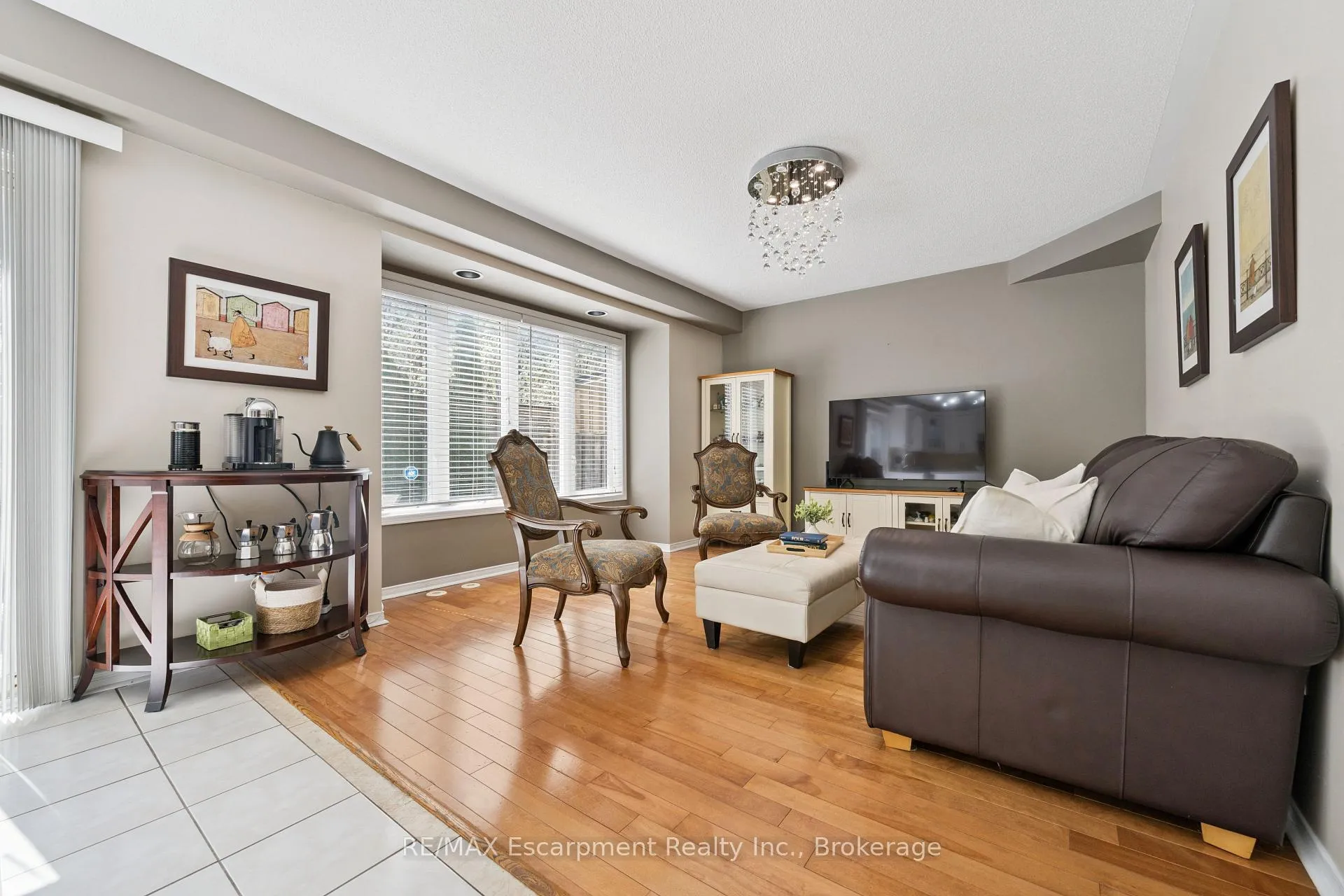 Photo 8 of 5360 Dryden Avenue, Burlington, Orchard — HOMEH