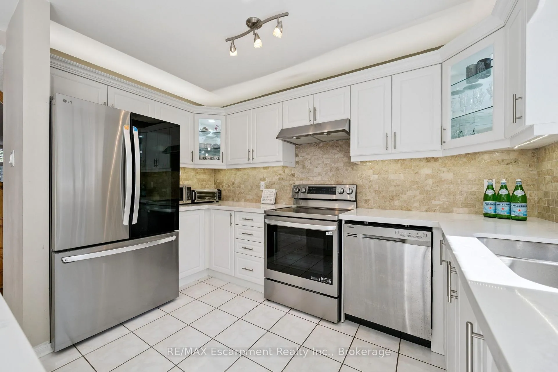 Photo 10 of 5360 Dryden Avenue, Burlington, Orchard — HOMEH