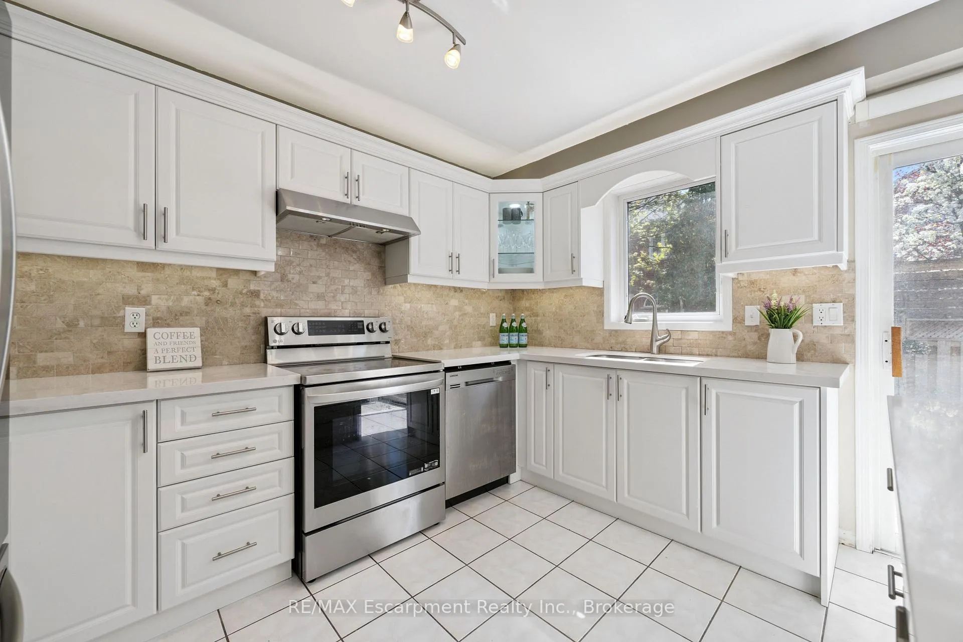 Photo 12 of 5360 Dryden Avenue, Burlington, Orchard — HOMEH