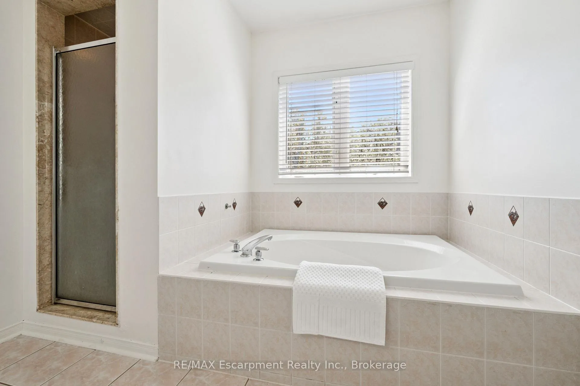 Photo 18 of 5360 Dryden Avenue, Burlington, Orchard — HOMEH