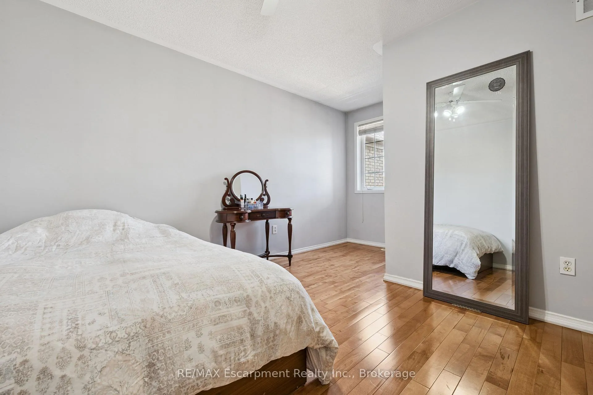 Photo 20 of 5360 Dryden Avenue, Burlington, Orchard — HOMEH