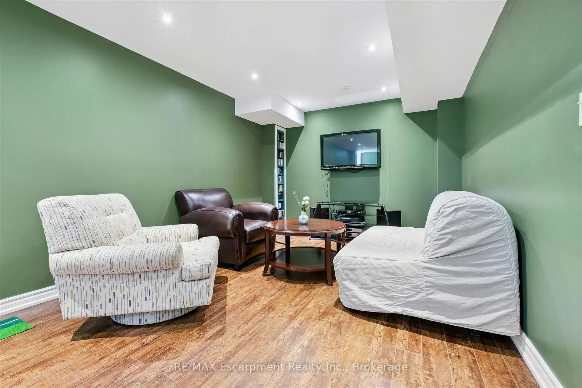 Photo 26 of 5360 Dryden Avenue, Burlington, Orchard — HOMEH