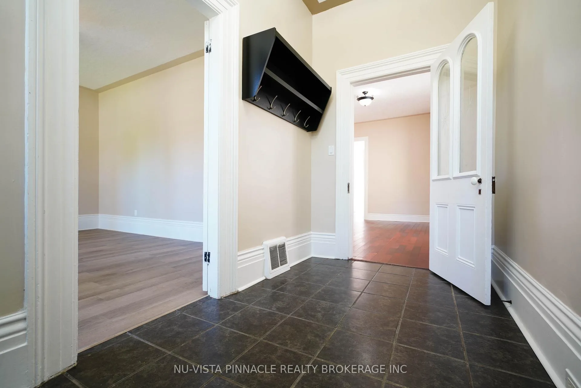 Photo 2 of 571 Dufferin Avenue, London, East F — HOMEH