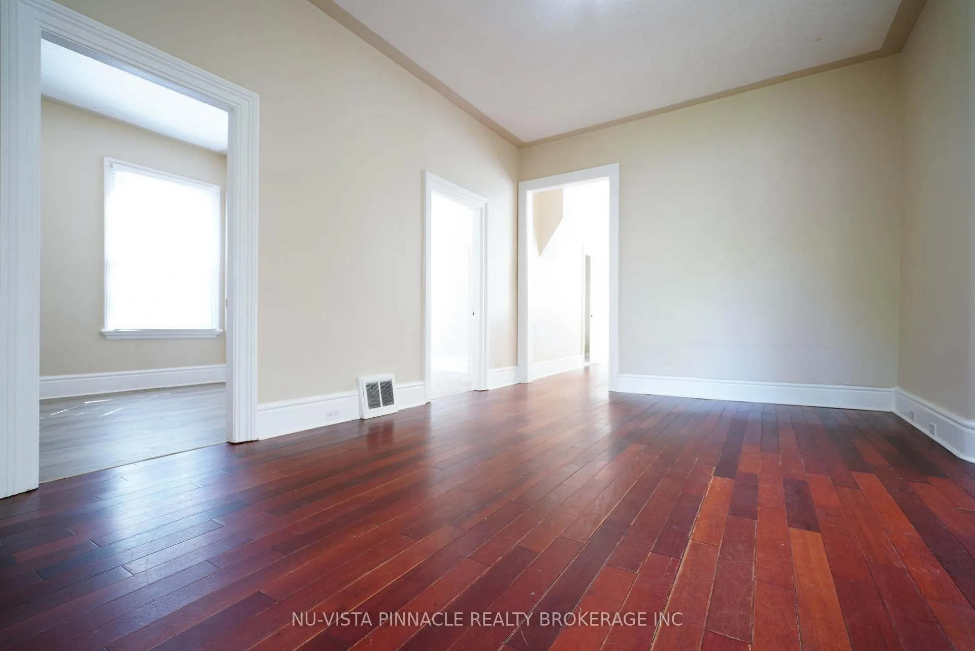 Photo 3 of 571 Dufferin Avenue, London, East F — HOMEH