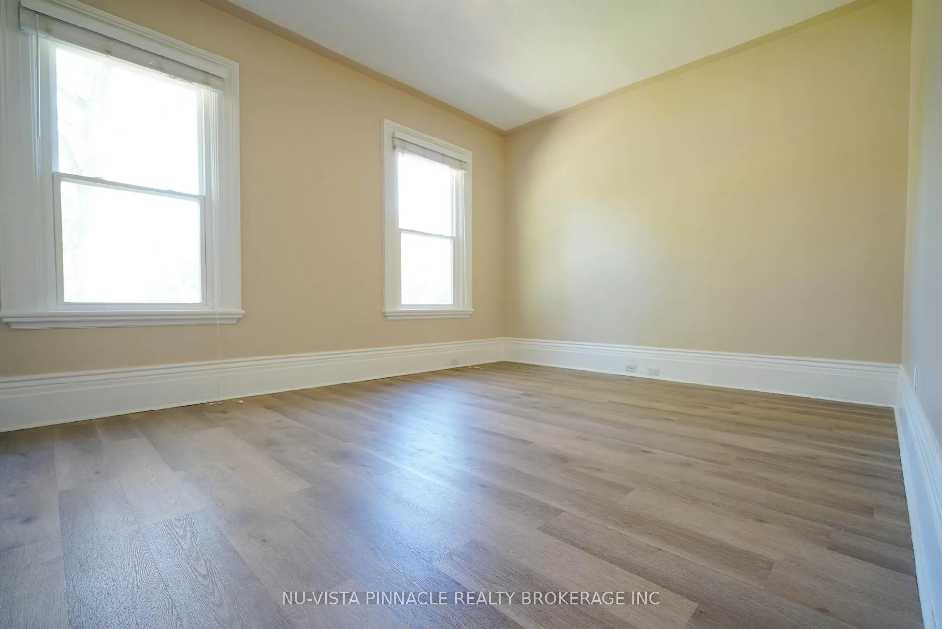 Photo 13 of 571 Dufferin Avenue, London, East F — HOMEH