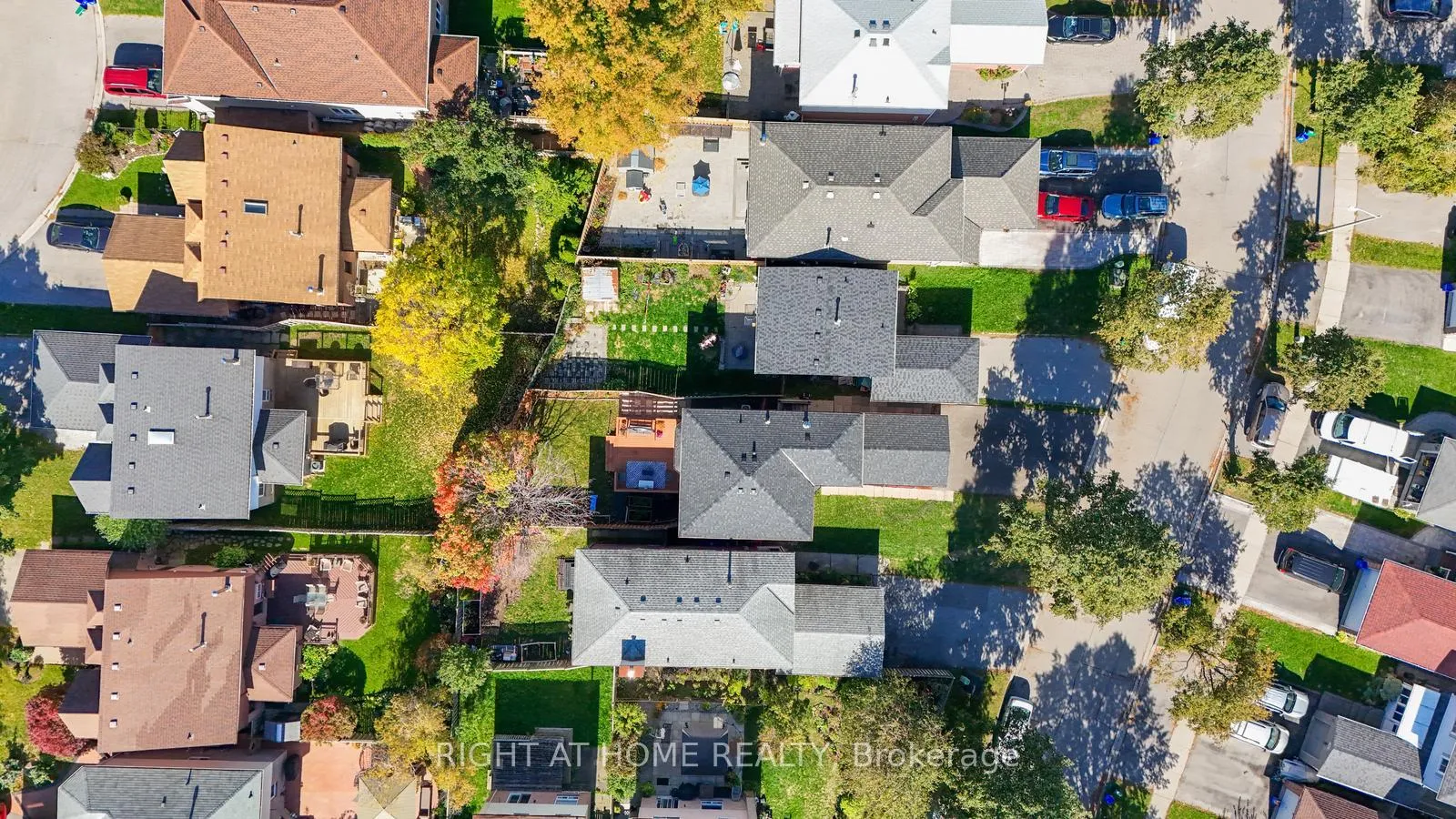 Photo 3 of 52 Dobson Drive, Ajax, Central — HOMEH