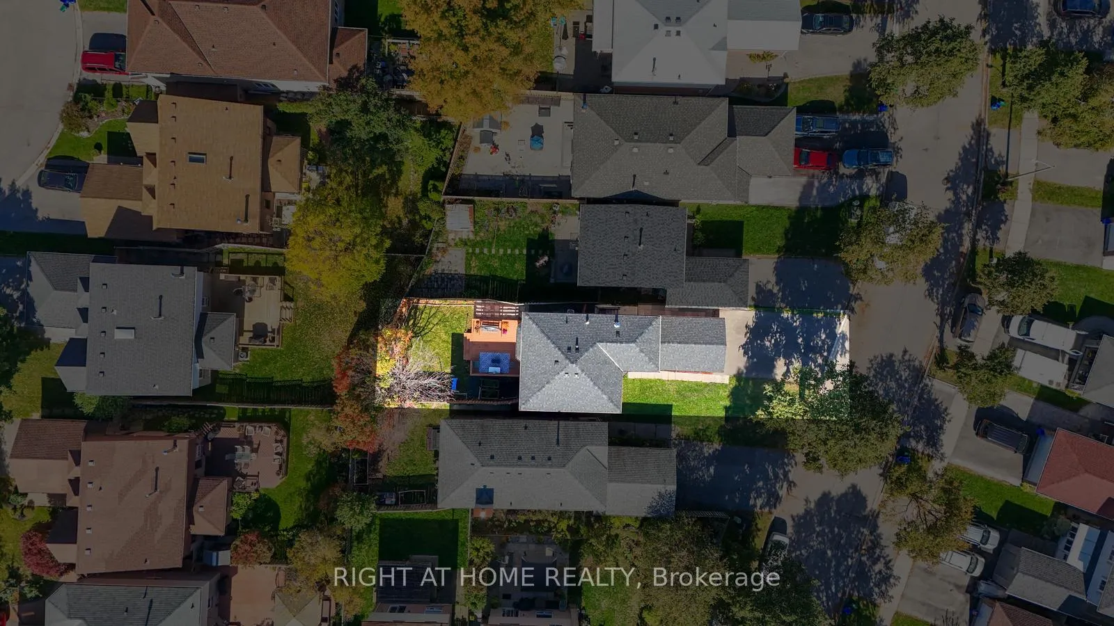 Photo 4 of 52 Dobson Drive, Ajax, Central — HOMEH
