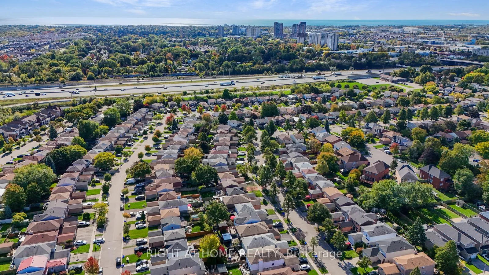 Photo 7 of 52 Dobson Drive, Ajax, Central — HOMEH