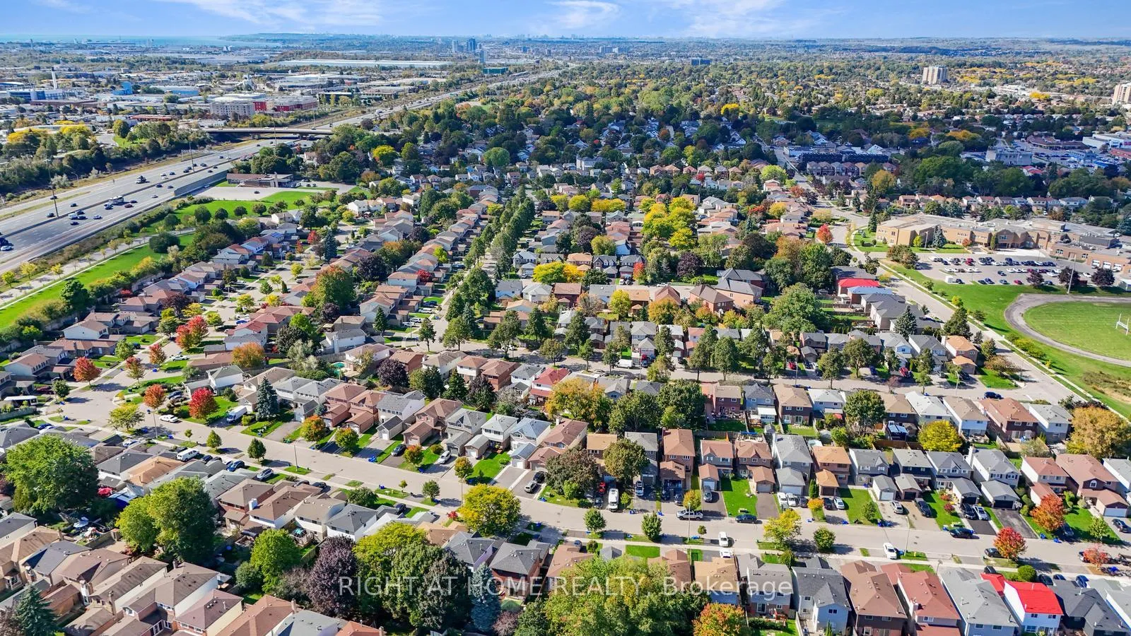 Photo 8 of 52 Dobson Drive, Ajax, Central — HOMEH
