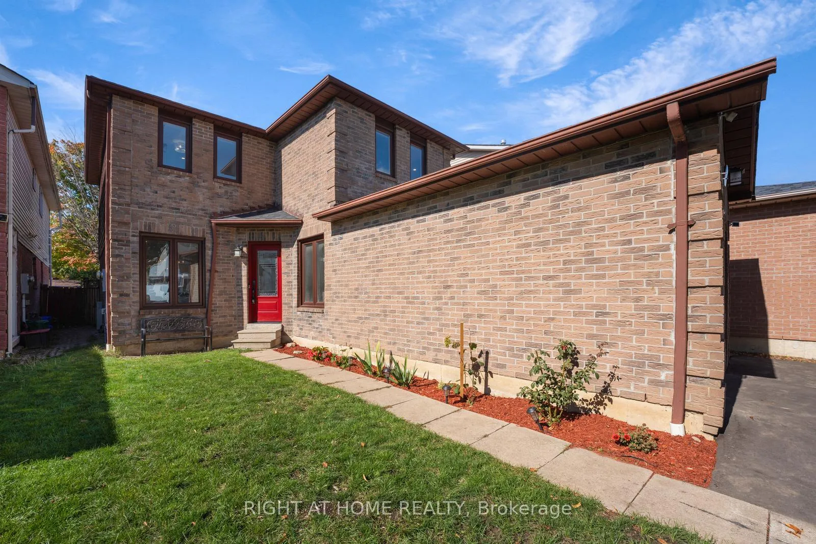 Photo 10 of 52 Dobson Drive, Ajax, Central — HOMEH