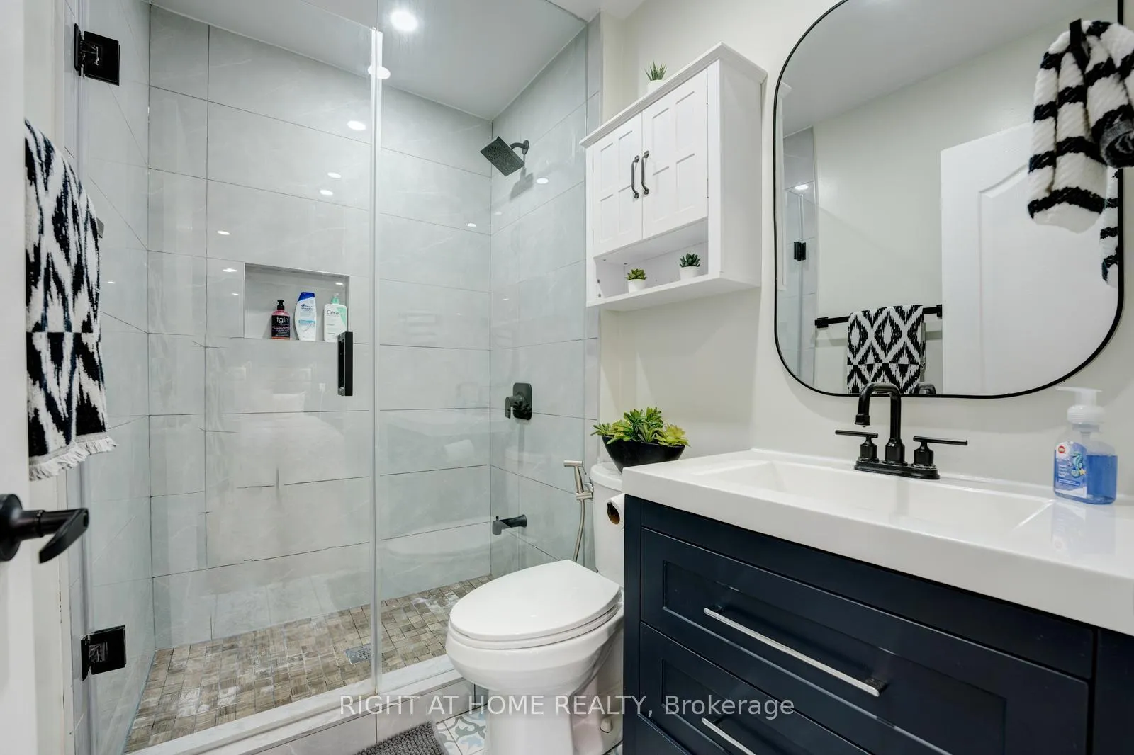 Photo 34 of 52 Dobson Drive, Ajax, Central — HOMEH