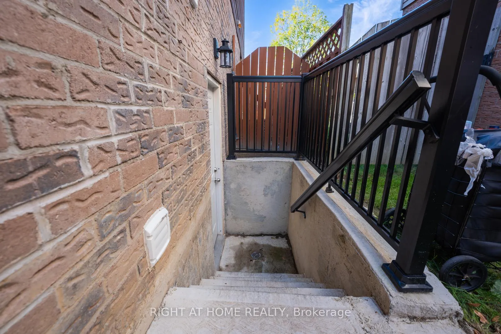 Photo 46 of 52 Dobson Drive, Ajax, Central — HOMEH