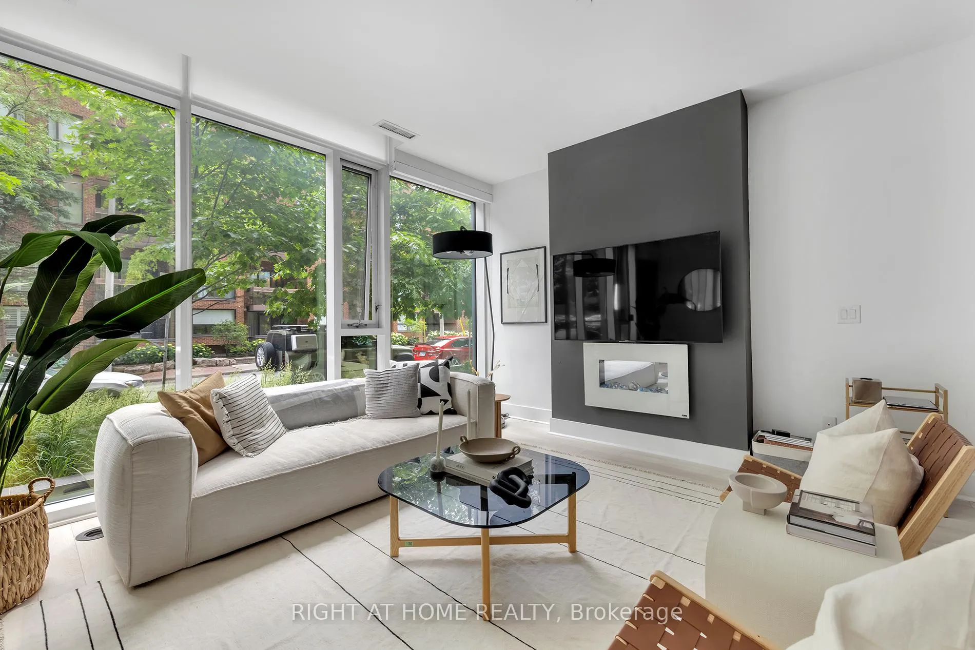Photo 2 of Unit TH 101, 32 Davenport Road, Toronto, The Annex — HOMEH