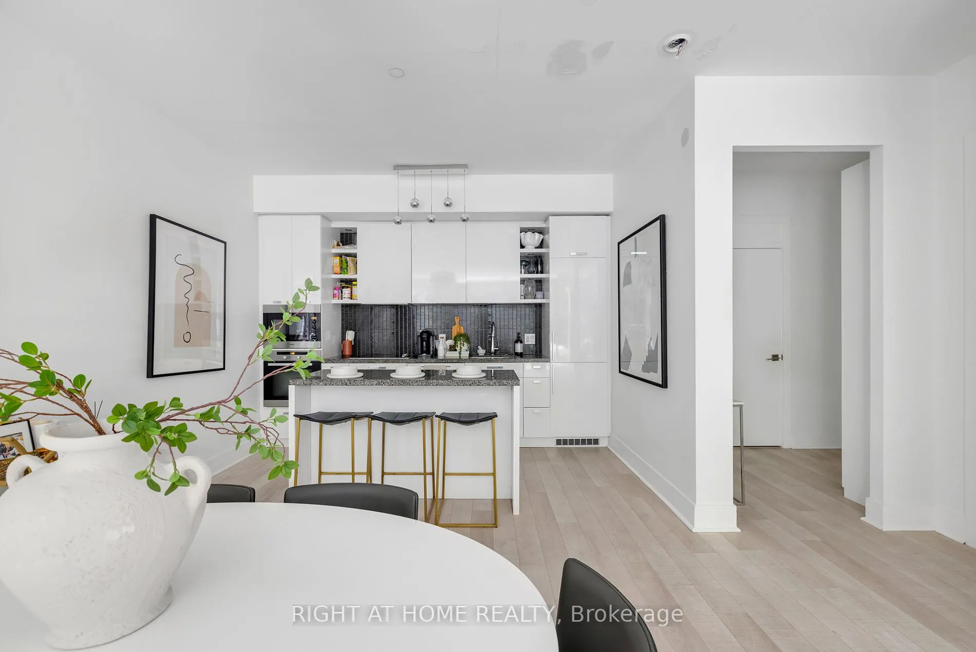 Photo 3 of Unit TH 101, 32 Davenport Road, Toronto, The Annex — HOMEH
