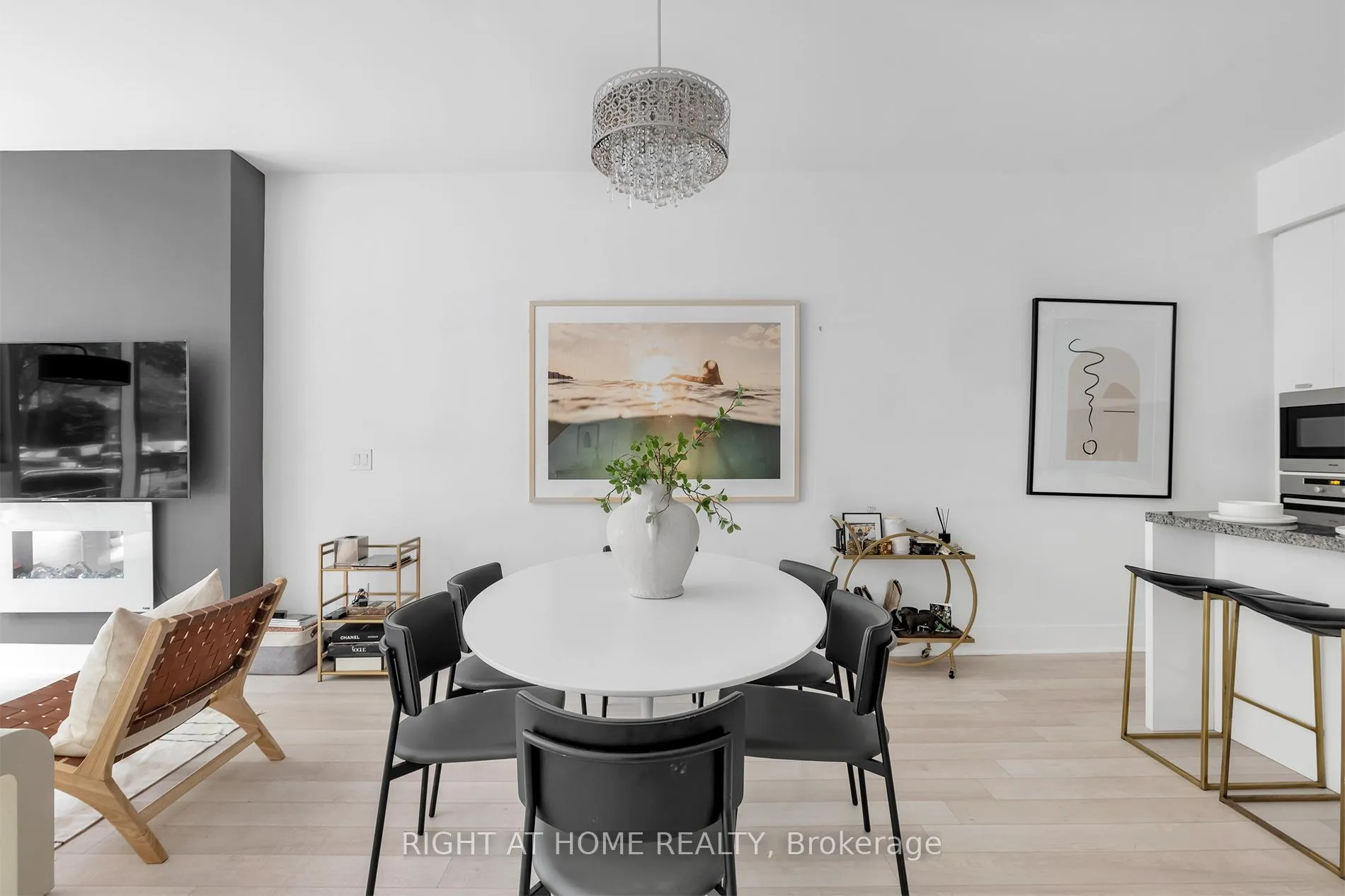 Photo 9 of Unit TH 101, 32 Davenport Road, Toronto, The Annex — HOMEH