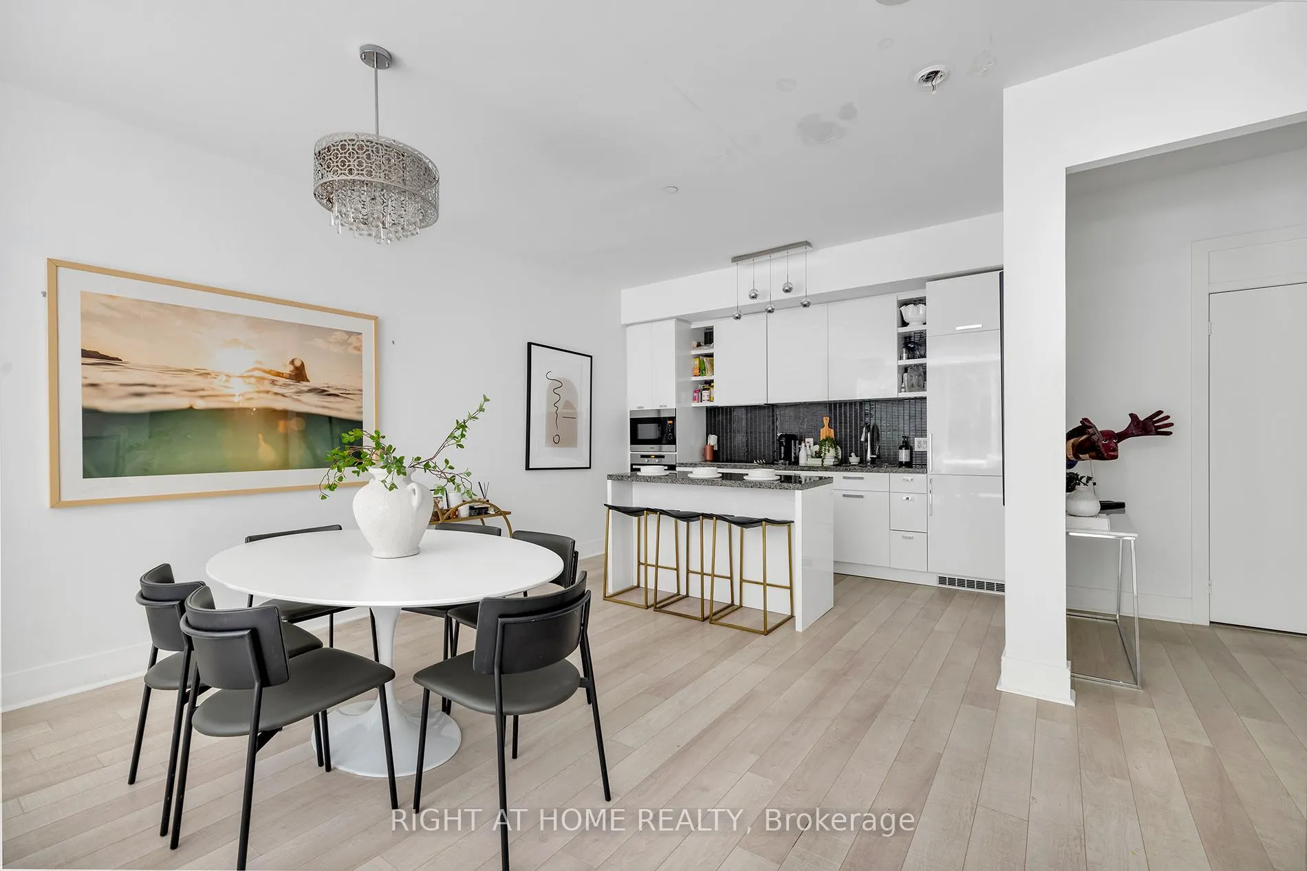 Photo 10 of Unit TH 101, 32 Davenport Road, Toronto, The Annex — HOMEH