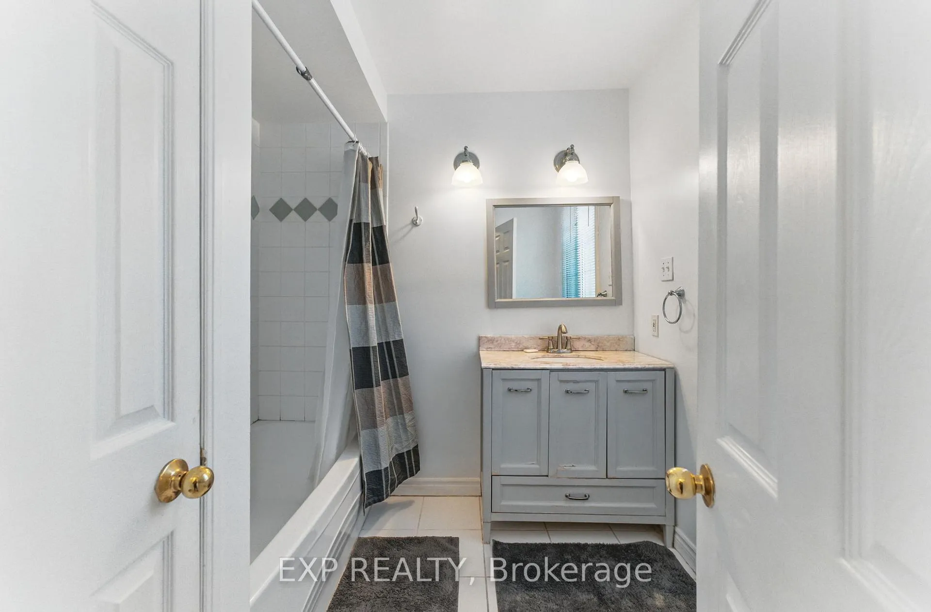 Photo 17 of 34 Lyons Lane, Georgina, Historic Lakeshore Communities — HOMEH