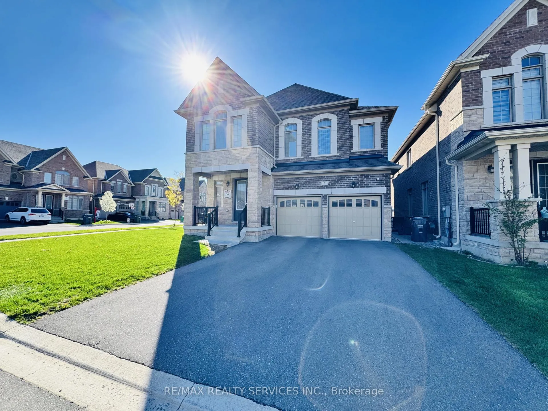 Photo 2 of 7 Zeus Gate, Brampton, Sandringham-Wellington North — HOMEH
