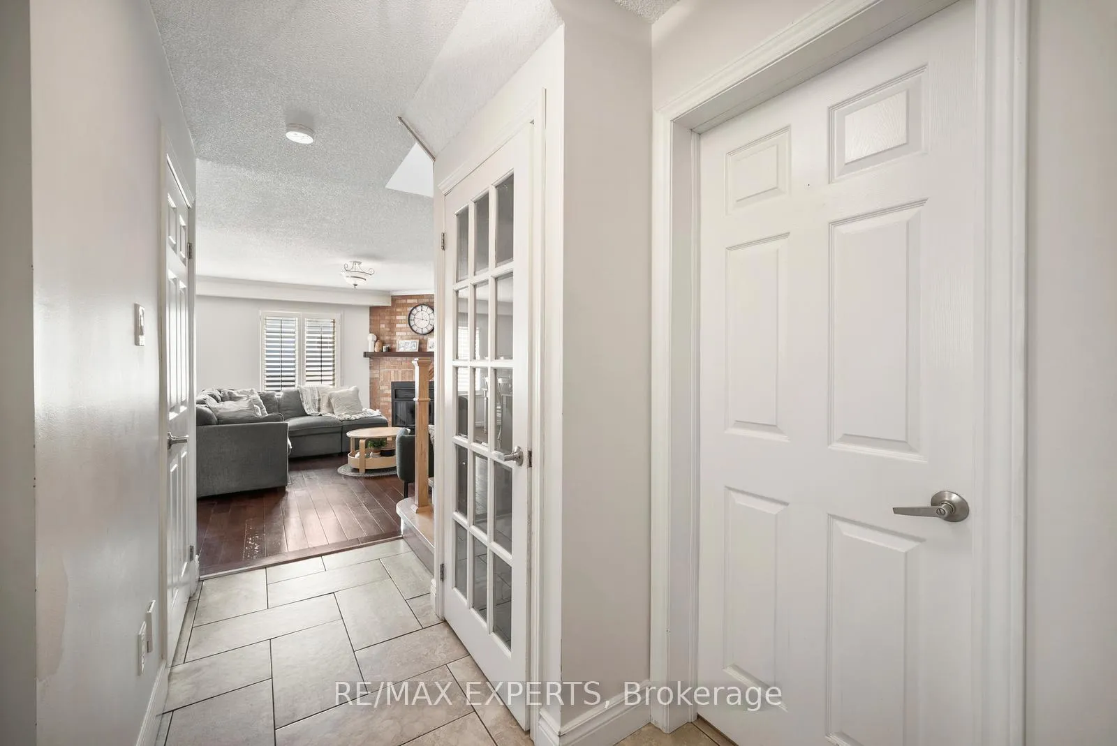 Photo 3 of 11 Penton Drive, Barrie, West Bayfield — HOMEH