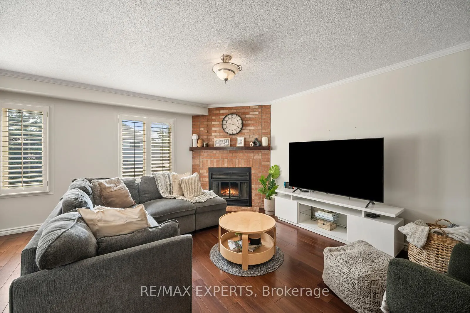 Photo 4 of 11 Penton Drive, Barrie, West Bayfield — HOMEH