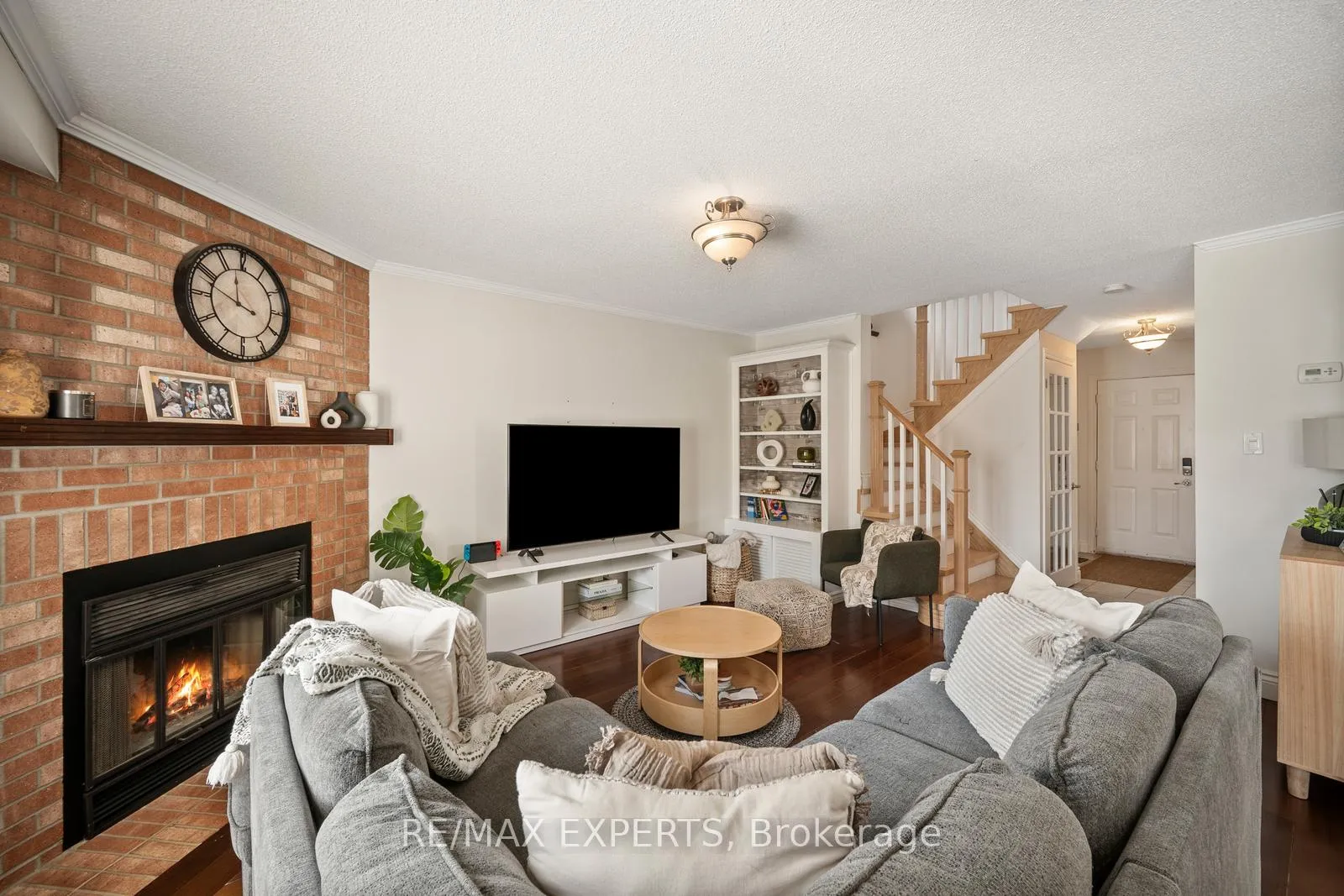 Photo 5 of 11 Penton Drive, Barrie, West Bayfield — HOMEH