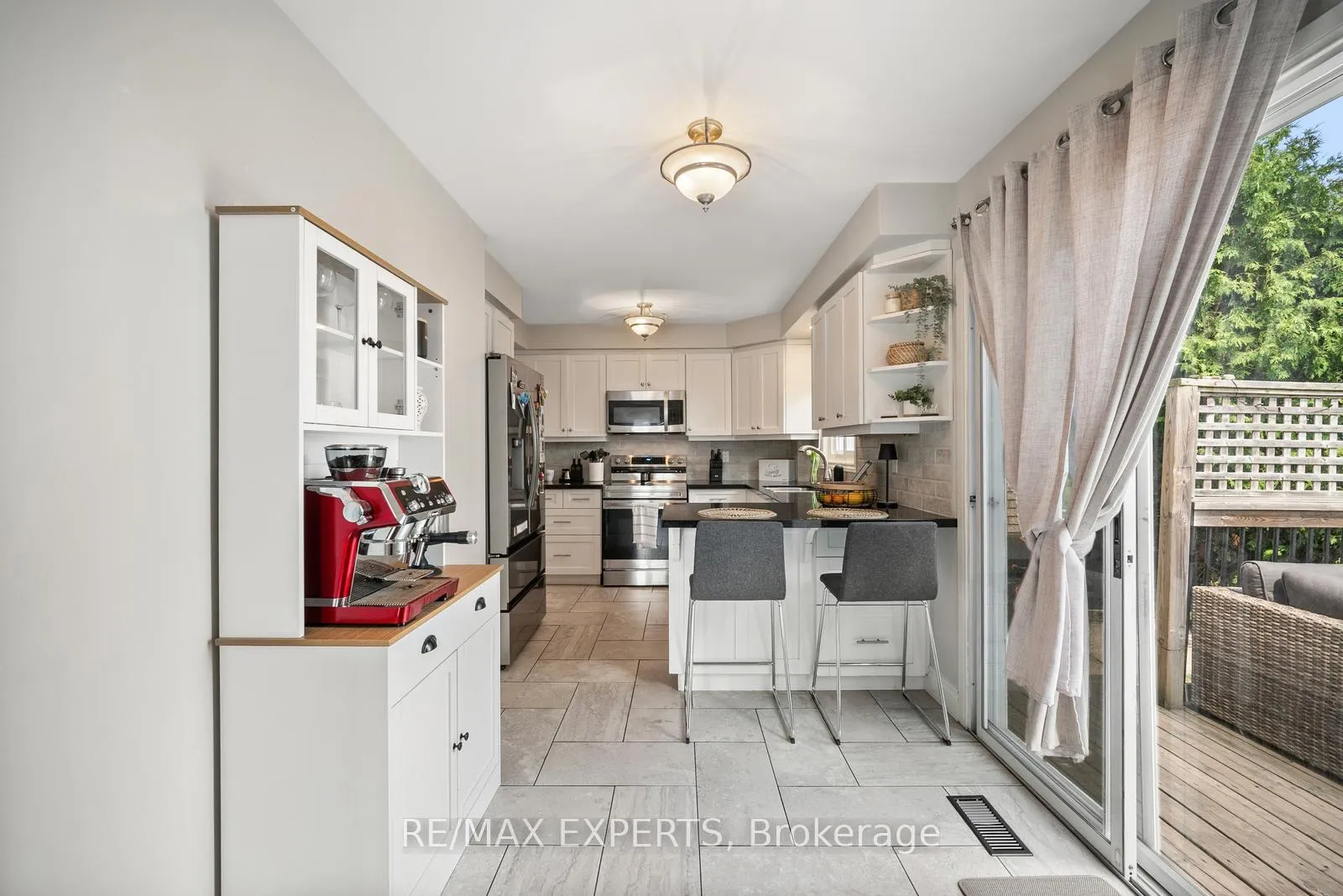 Photo 9 of 11 Penton Drive, Barrie, West Bayfield — HOMEH