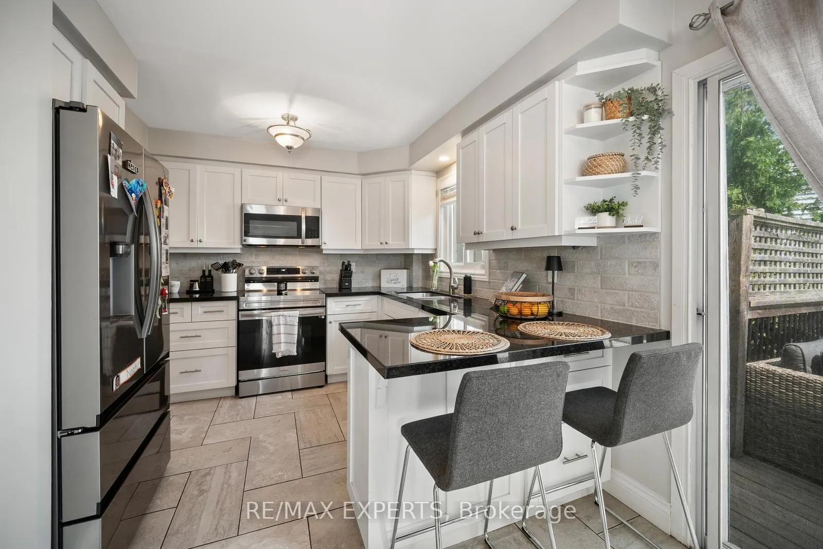 Photo 10 of 11 Penton Drive, Barrie, West Bayfield — HOMEH