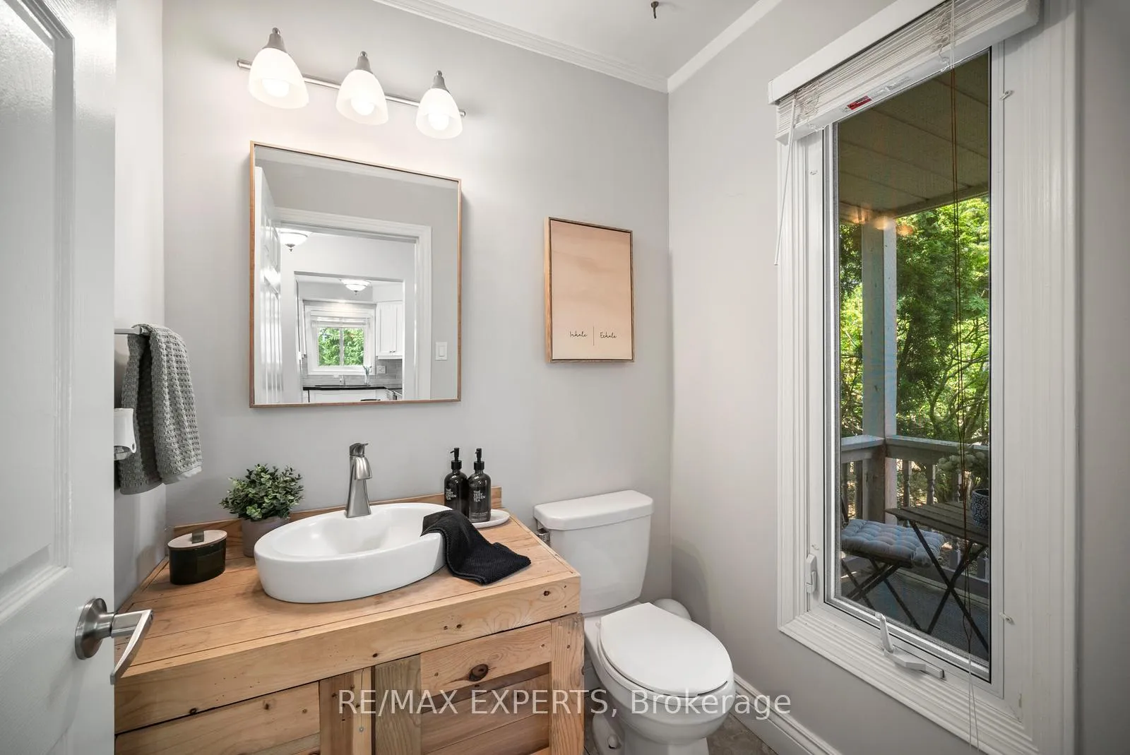 Photo 13 of 11 Penton Drive, Barrie, West Bayfield — HOMEH