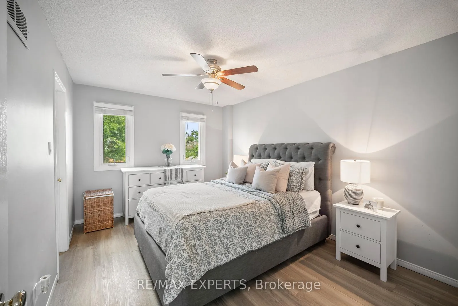 Photo 14 of 11 Penton Drive, Barrie, West Bayfield — HOMEH