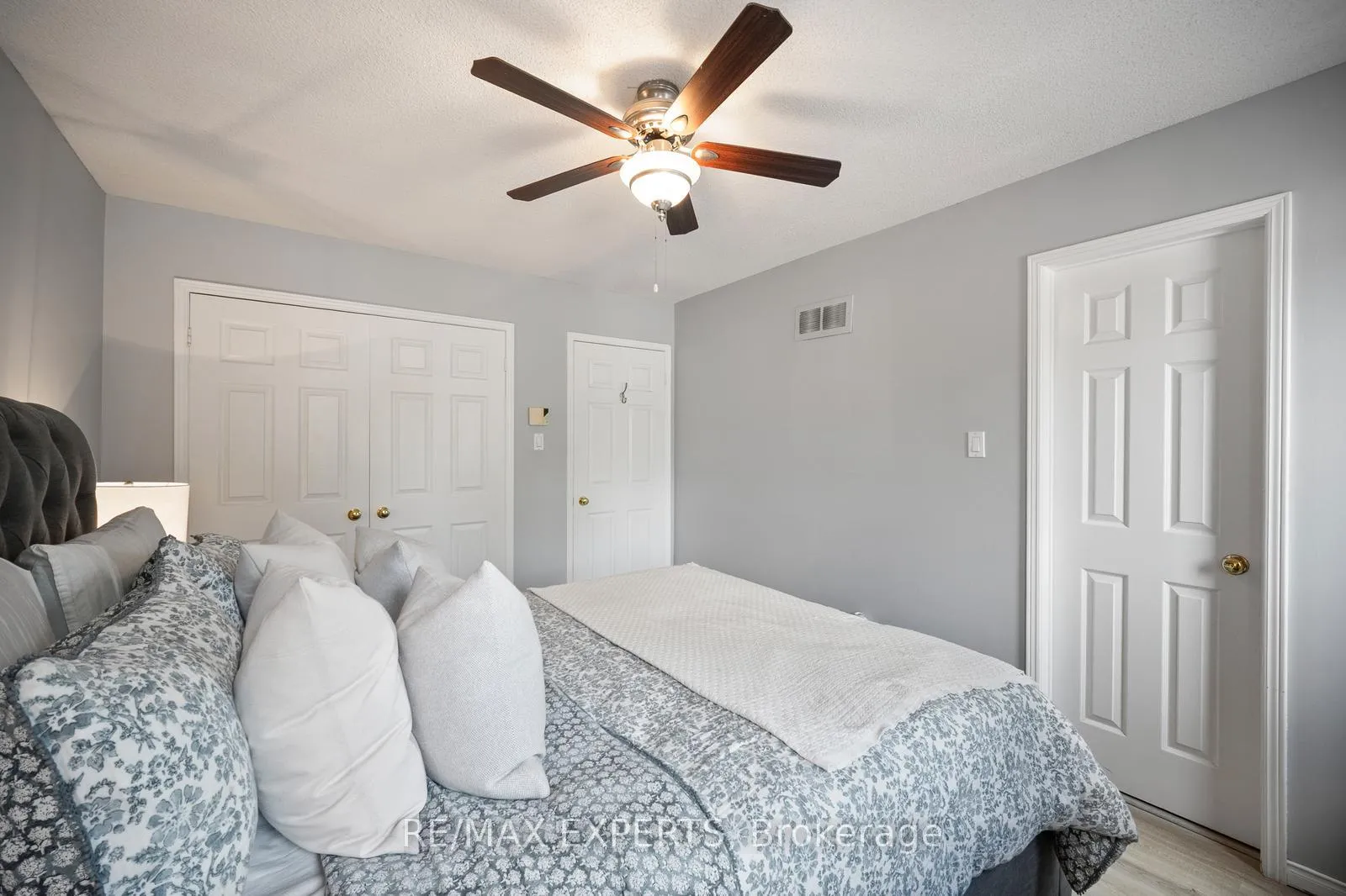 Photo 15 of 11 Penton Drive, Barrie, West Bayfield — HOMEH