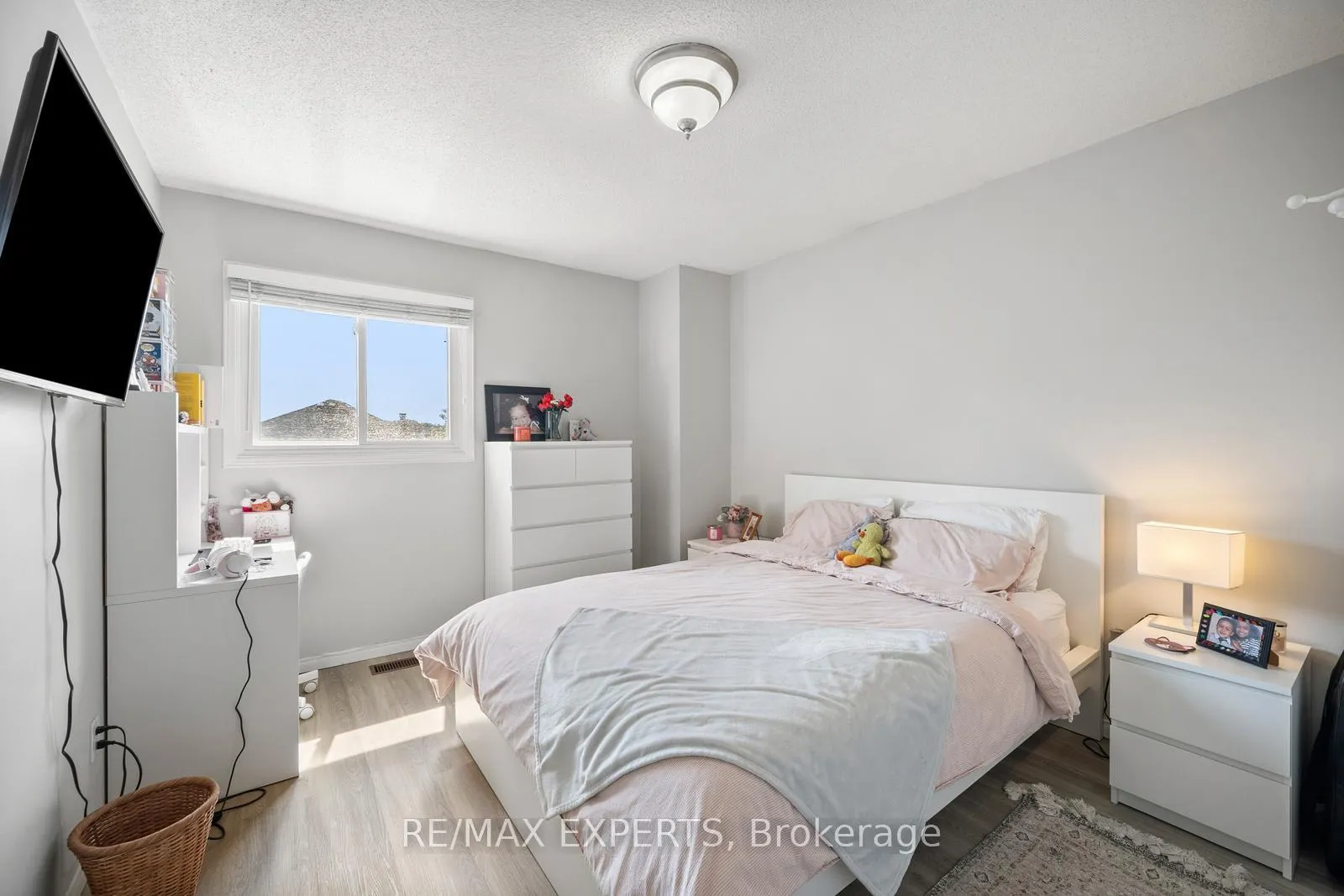 Photo 17 of 11 Penton Drive, Barrie, West Bayfield — HOMEH