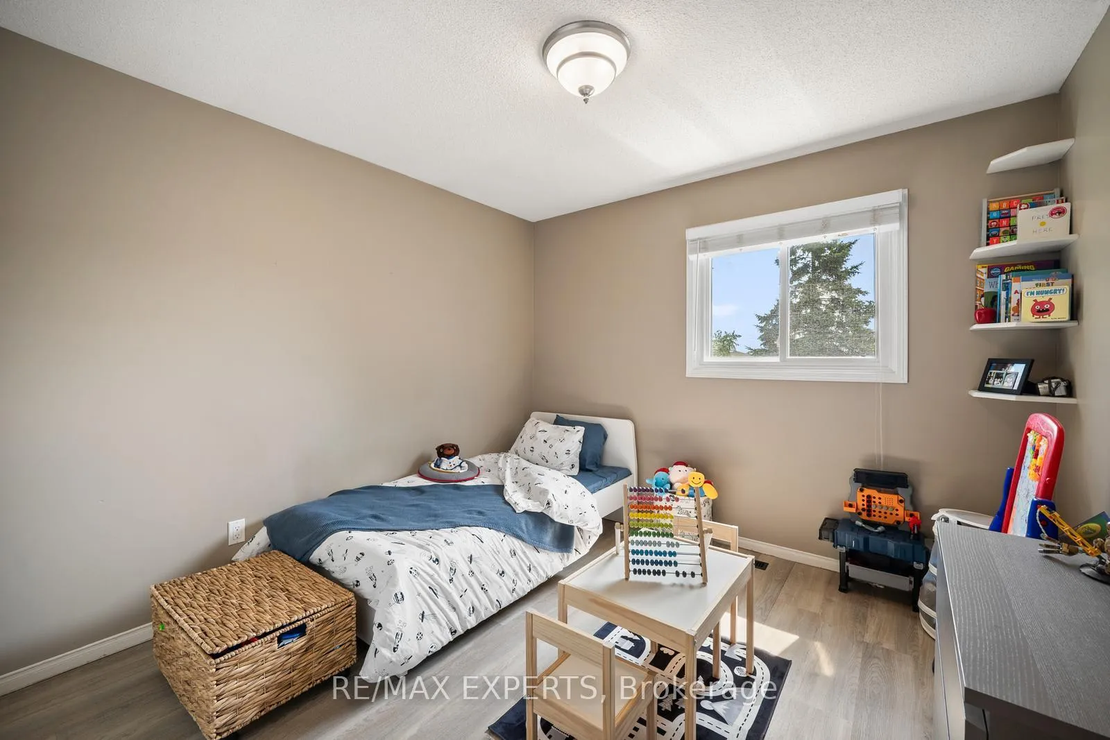 Photo 18 of 11 Penton Drive, Barrie, West Bayfield — HOMEH