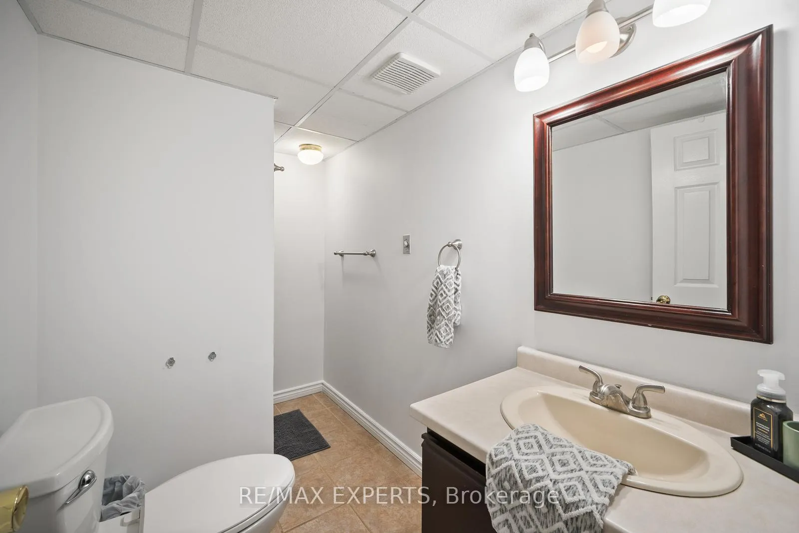 Photo 23 of 11 Penton Drive, Barrie, West Bayfield — HOMEH
