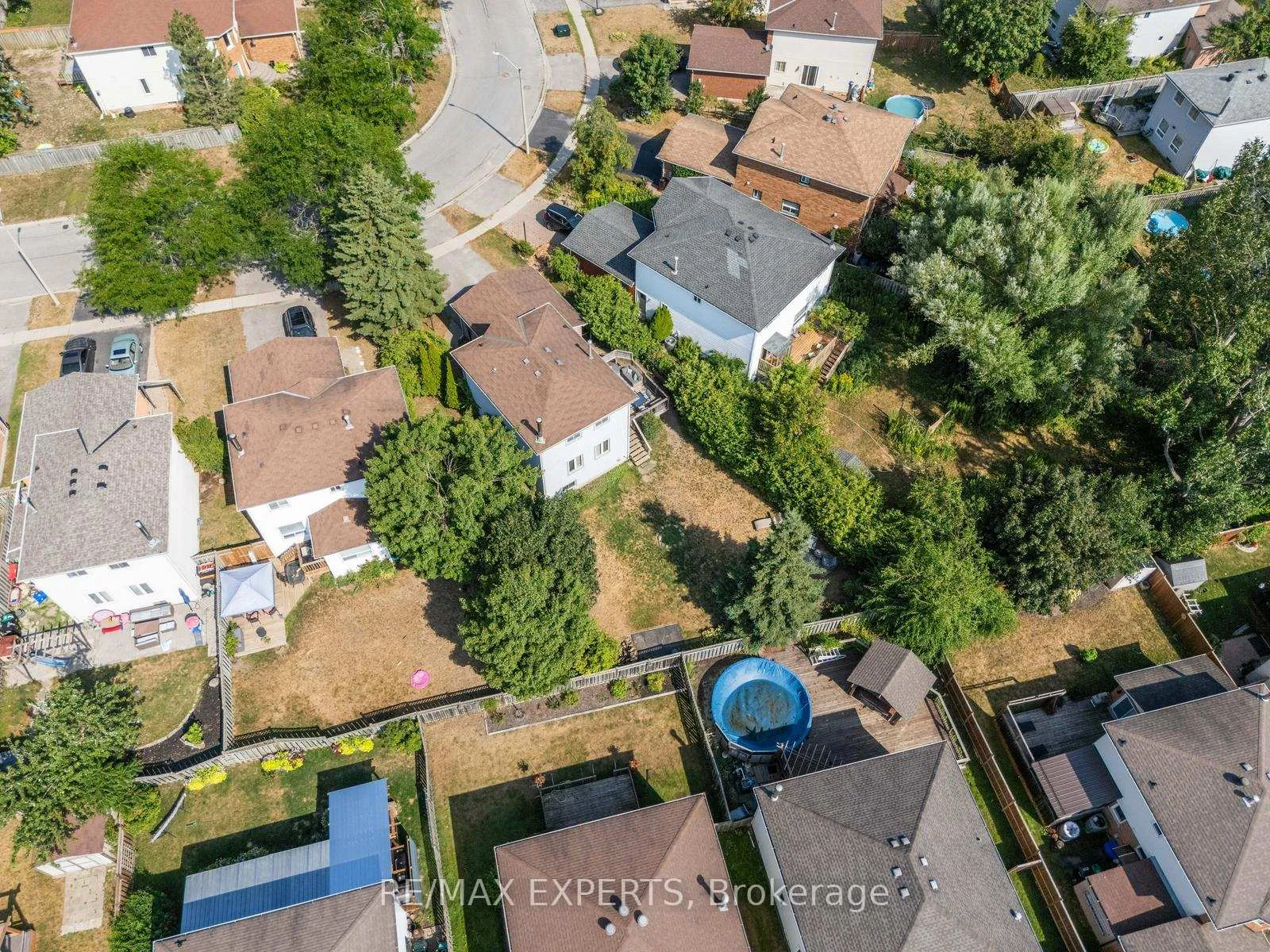 Photo 30 of 11 Penton Drive, Barrie, West Bayfield — HOMEH