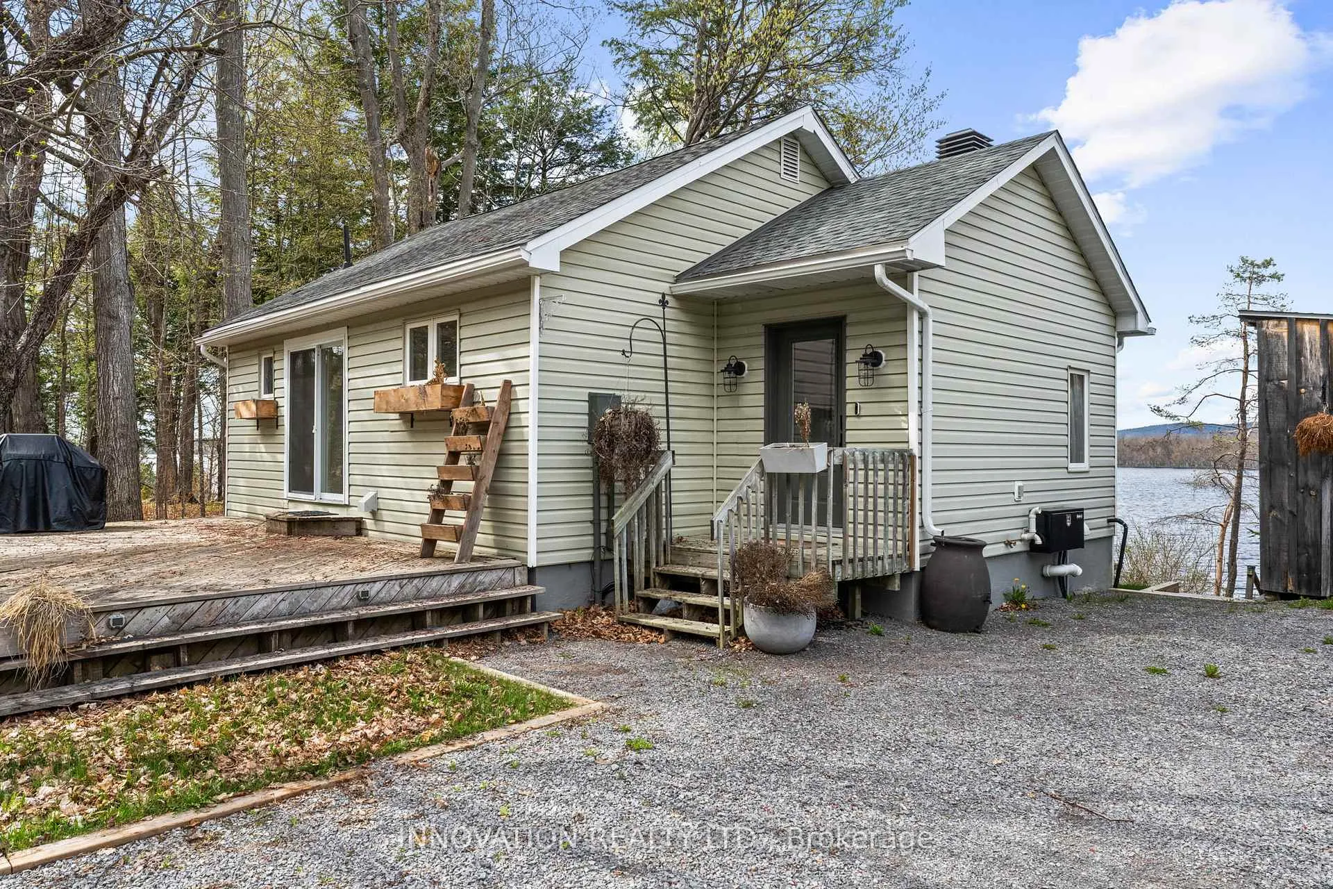 Photo 2 of 300 Riverwood Drive, Ottawa, Woodlawn/Maclarens Landing/Kilmaurs — HOMEH