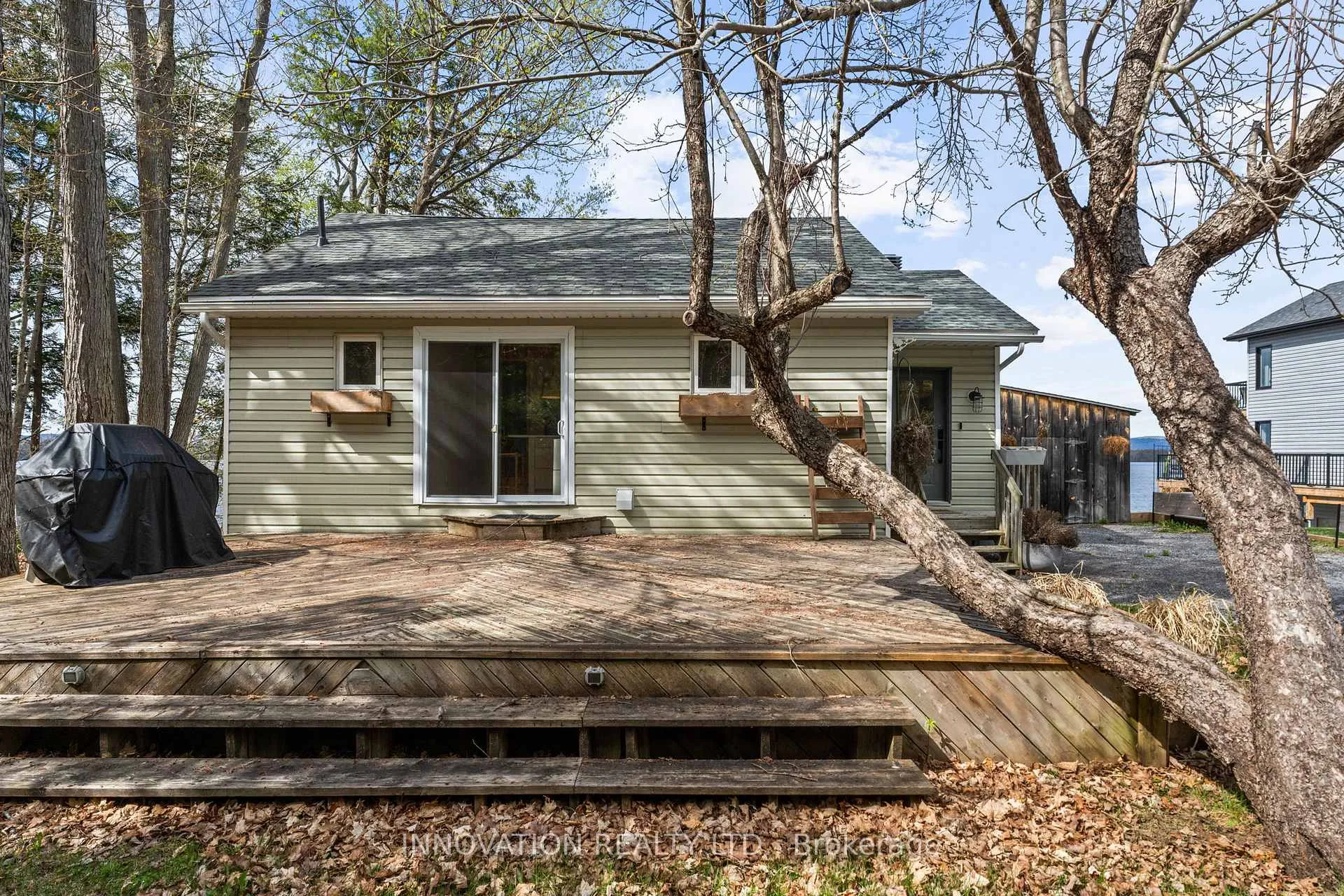 Photo 3 of 300 Riverwood Drive, Ottawa, Woodlawn/Maclarens Landing/Kilmaurs — HOMEH
