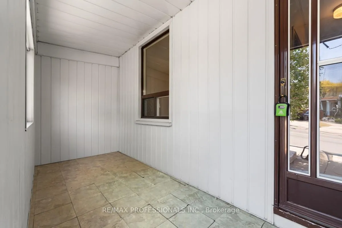 Photo 3 of 328 Donlands Avenue, Toronto, East York — HOMEH