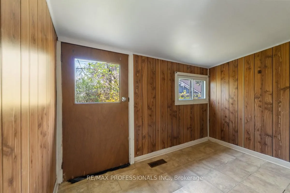 Photo 4 of 328 Donlands Avenue, Toronto, East York — HOMEH