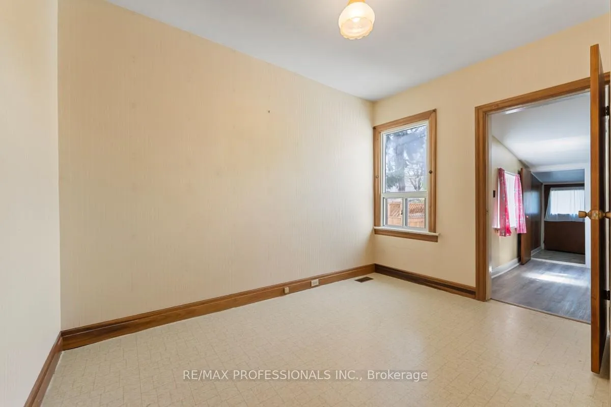 Photo 7 of 328 Donlands Avenue, Toronto, East York — HOMEH
