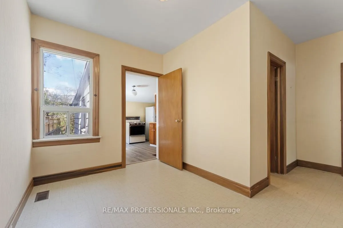 Photo 8 of 328 Donlands Avenue, Toronto, East York — HOMEH