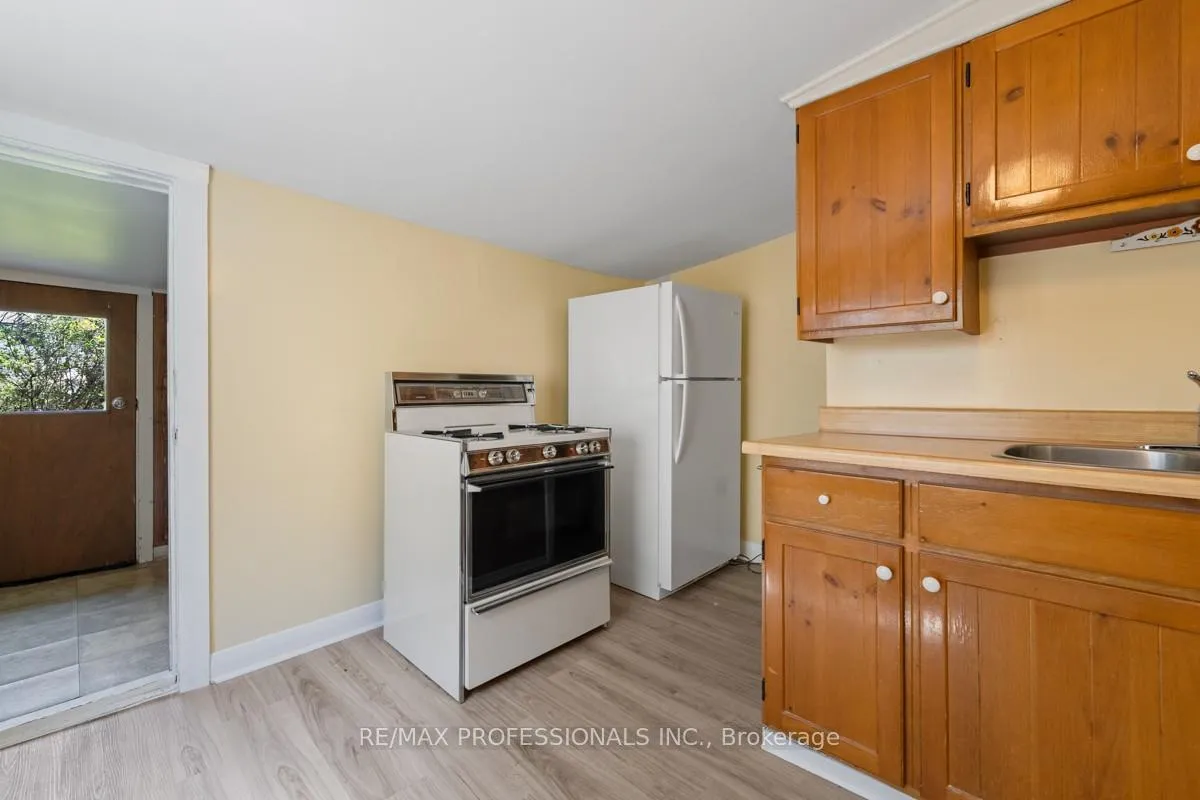 Photo 9 of 328 Donlands Avenue, Toronto, East York — HOMEH
