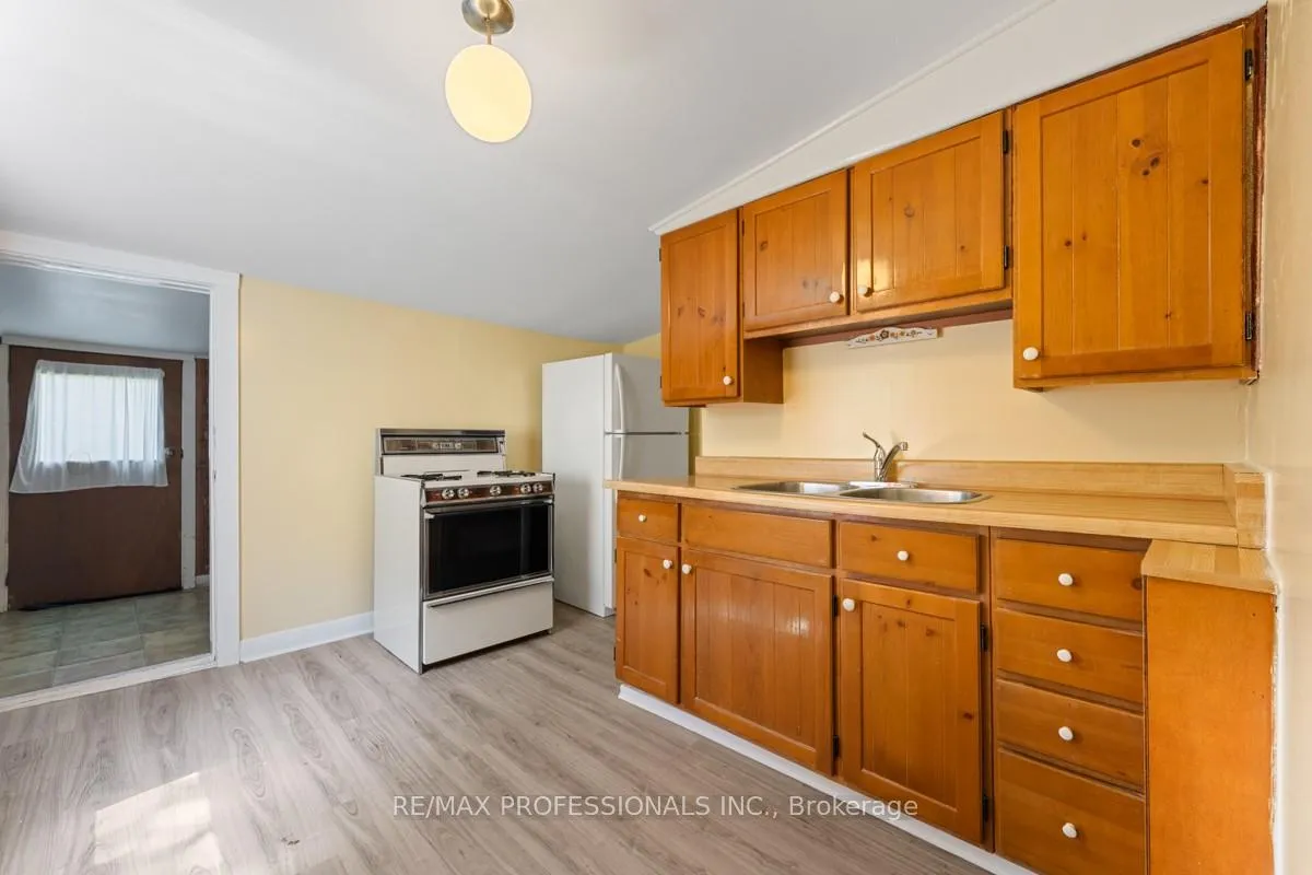 Photo 10 of 328 Donlands Avenue, Toronto, East York — HOMEH