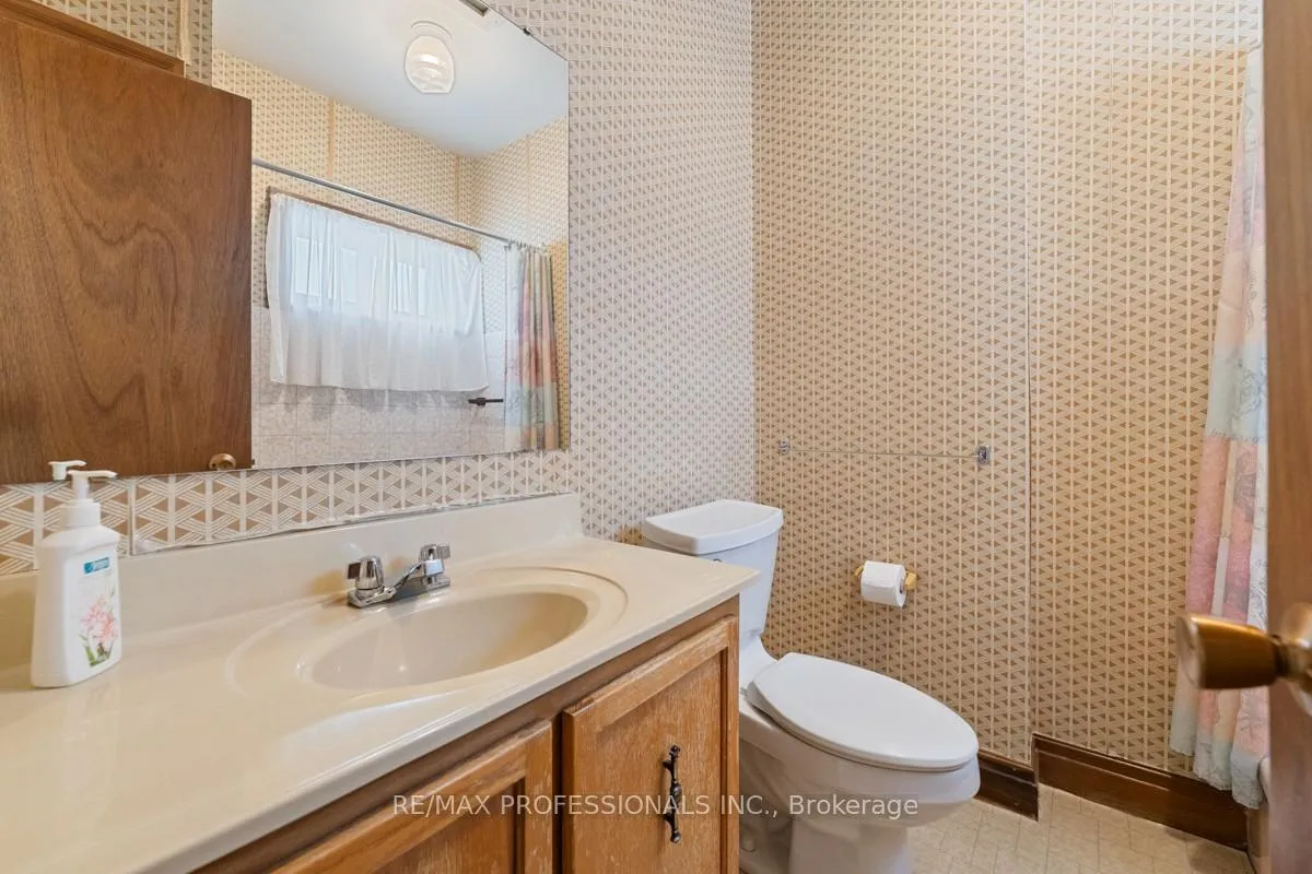 Photo 13 of 328 Donlands Avenue, Toronto, East York — HOMEH