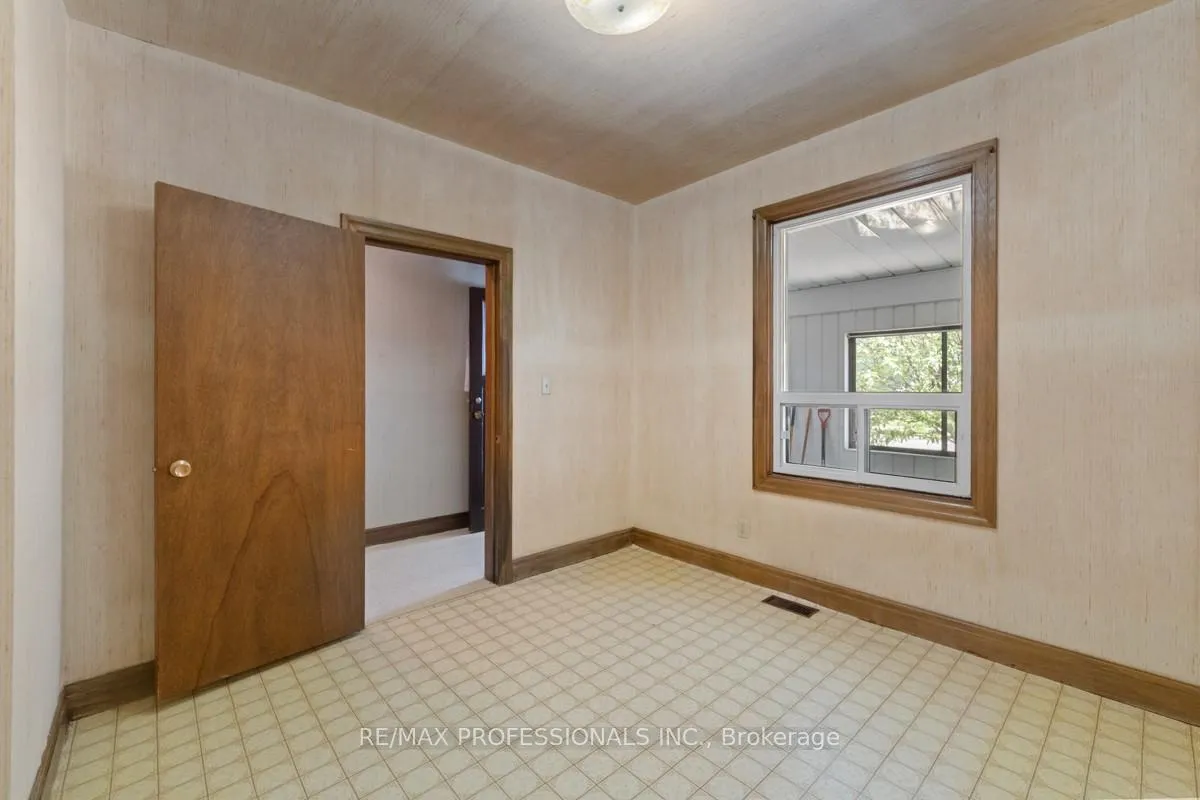 Photo 16 of 328 Donlands Avenue, Toronto, East York — HOMEH